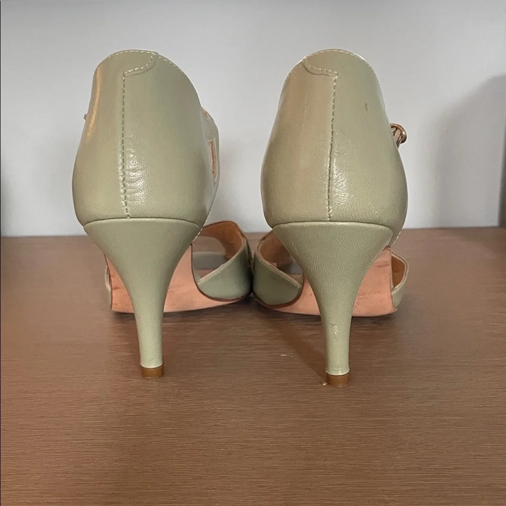 Rachel Simpson elegant strap